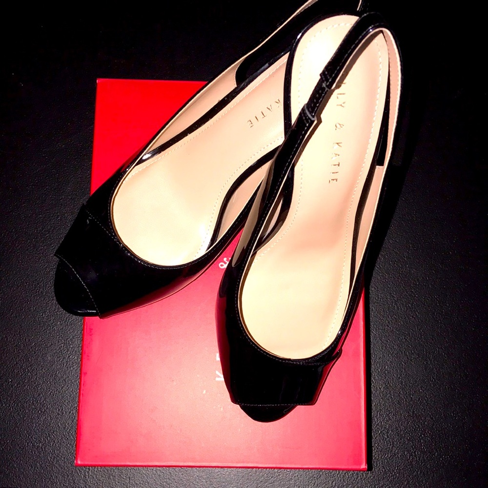Kelly & Katie Nerani Platform Sandal